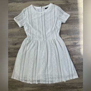 A Women’s Size 6 White Flare Cocktail, Party, Sun Dress